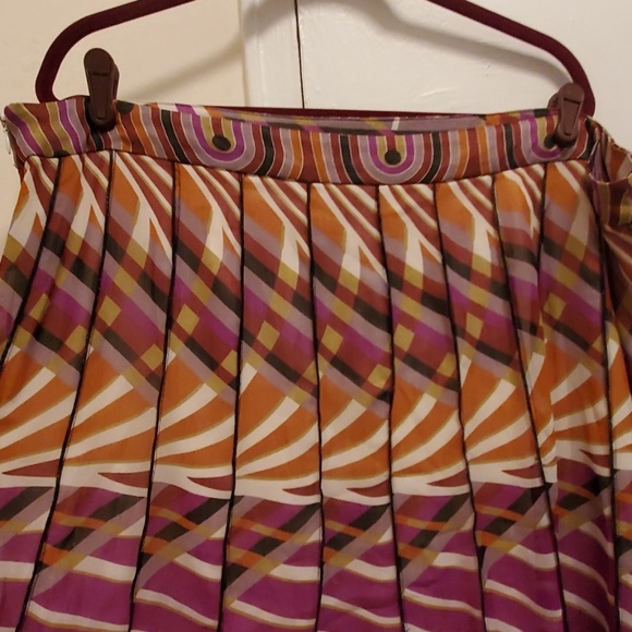 Purple multi colored pleated skirt - Picture 3 of 4